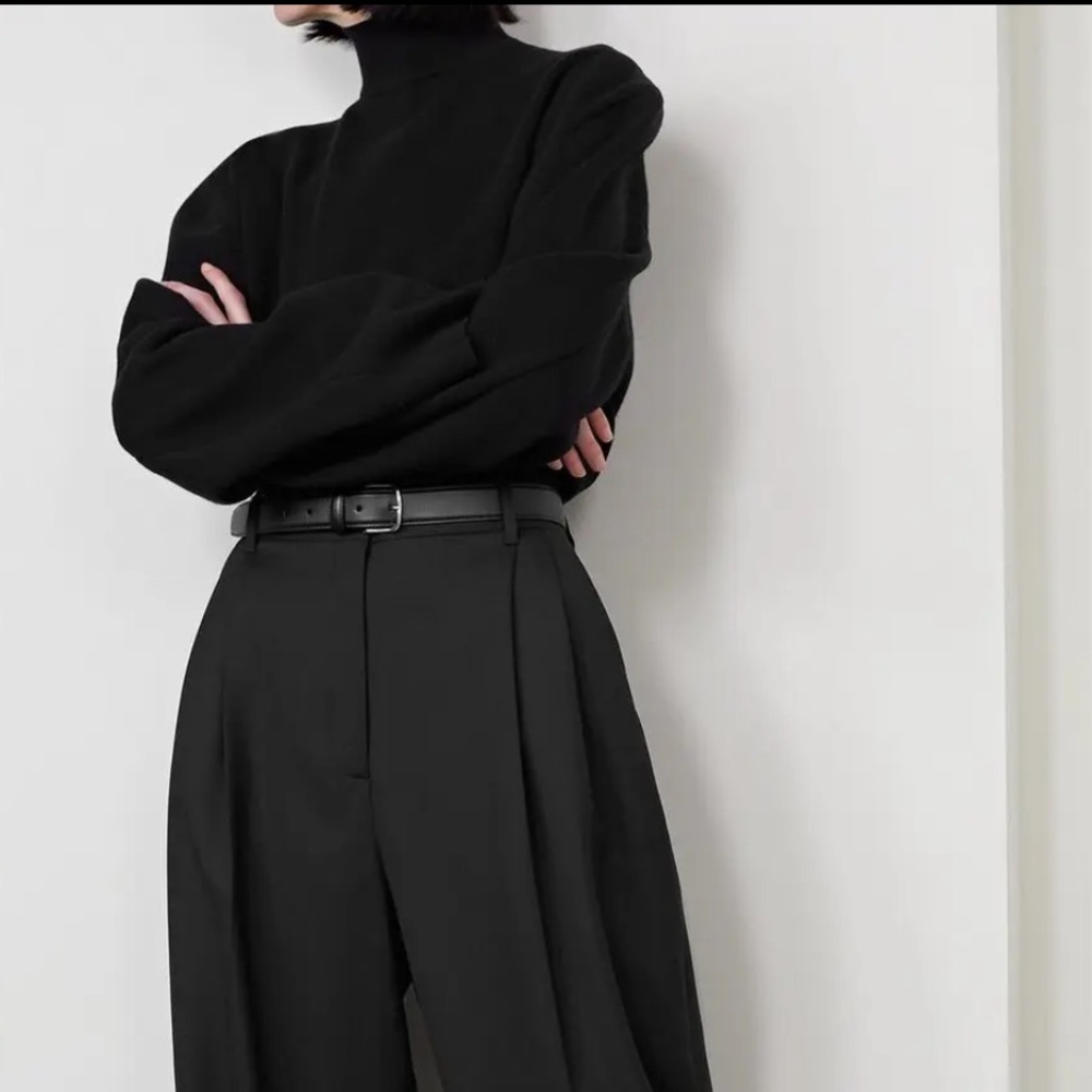 The Row Delara Cashmere Turtleneck Sweater